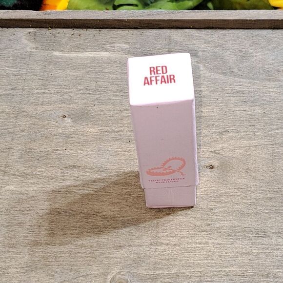 NIB Jeffree Star Velvet Trap Red Affair - Picture 5 of 16